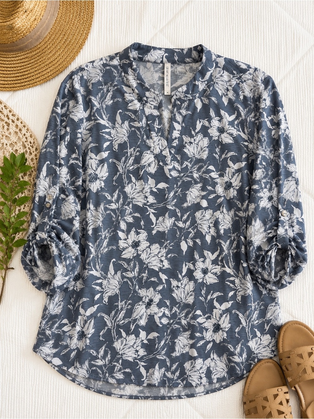 🌸 Dear Scarlett Gray Blue Floral Blouse Size Medium Roll Tab Sleeve🌸